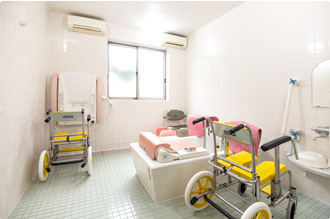 有料老人ホーム フォーユー東大阪の介護浴室
